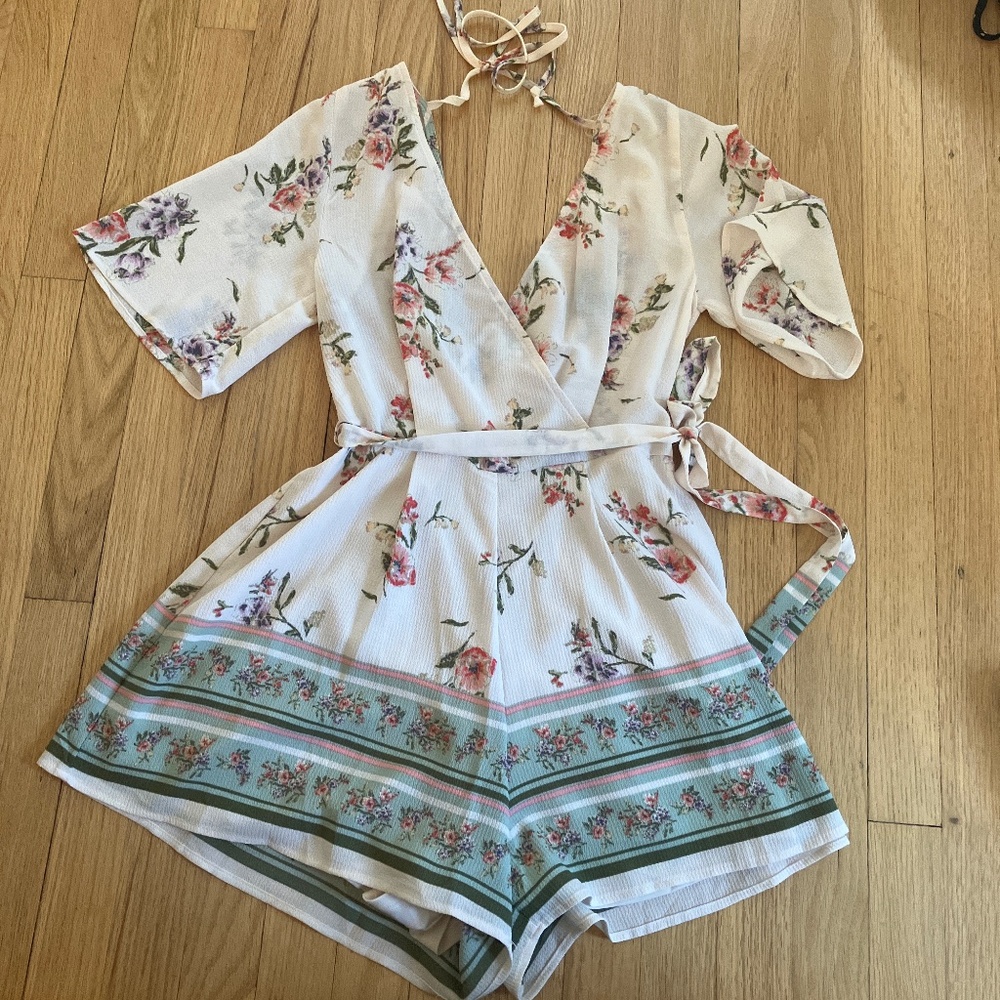 S Pink V-neck short sleeve romper Trixxi